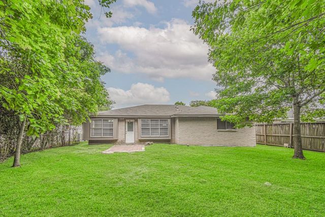 16618 Tibet Road, Friendswood, TX 77546