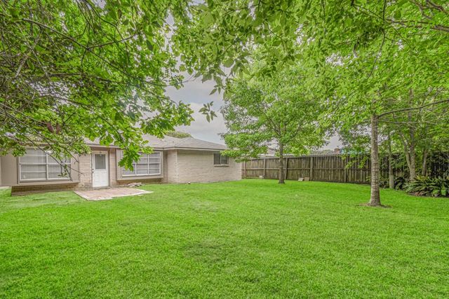 16618 Tibet Road, Friendswood, TX 77546