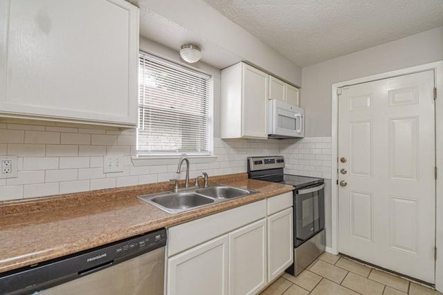 16618 Tibet Road, Friendswood, TX 77546