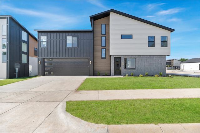 2610 W Bonnie Lane, Rogers, AR 72758