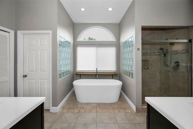 2997 EAGLE ESTATES CIRCLE E, Clearwater, FL 33761