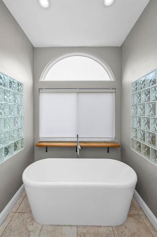 2997 EAGLE ESTATES CIRCLE E, Clearwater, FL 33761