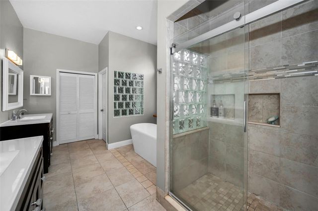 2997 EAGLE ESTATES CIRCLE E, Clearwater, FL 33761