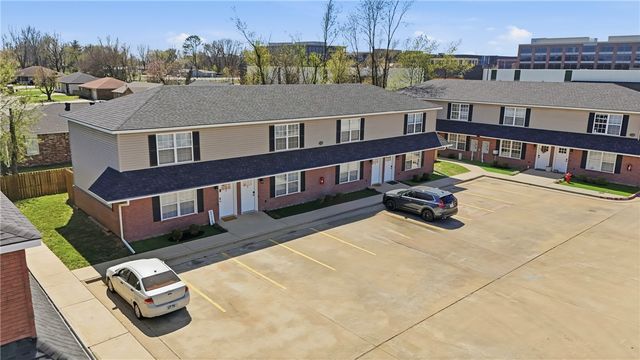 2402 SE Jayel Terrace 2, Bentonville, AR 72712