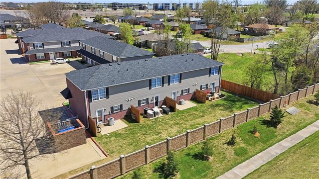 2402 SE Jayel Terrace 2, Bentonville, AR 72712