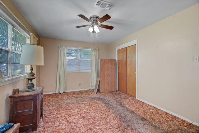 225 Palm Lane, Lake Jackson, TX 77566