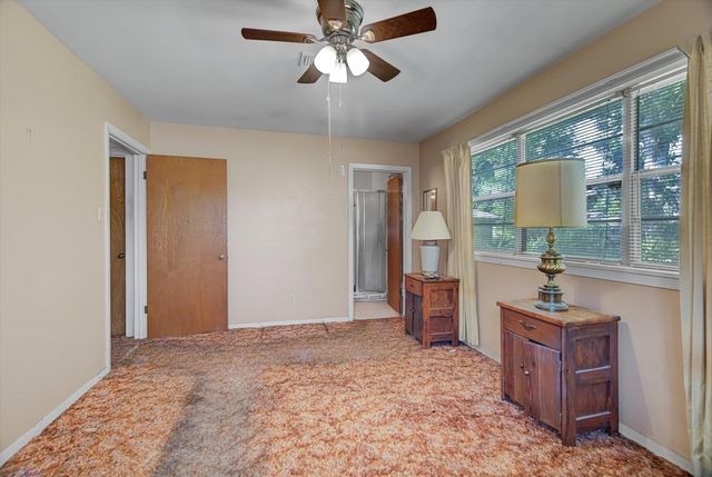 225 Palm Lane, Lake Jackson, TX 77566