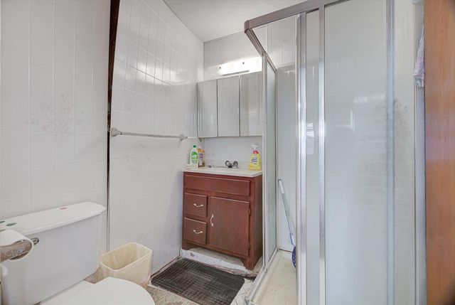 225 Palm Lane, Lake Jackson, TX 77566