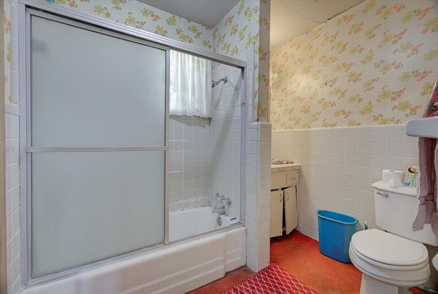 225 Palm Lane, Lake Jackson, TX 77566