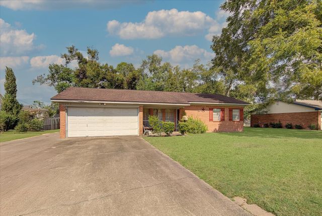 225 Palm Lane, Lake Jackson, TX 77566