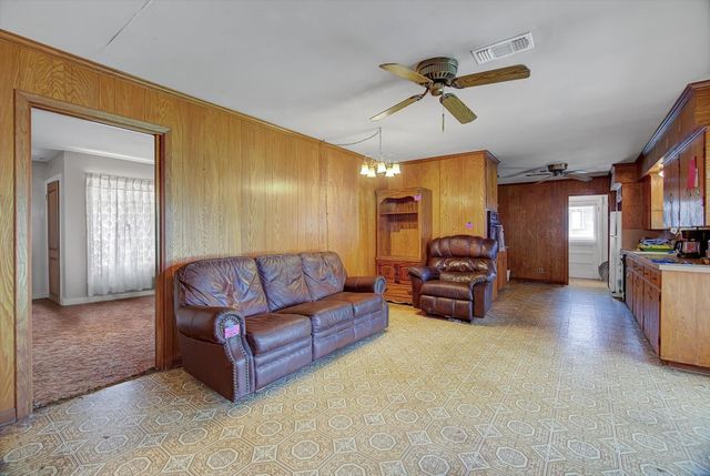 225 Palm Lane, Lake Jackson, TX 77566