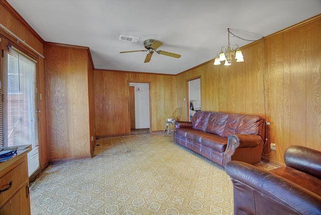 225 Palm Lane, Lake Jackson, TX 77566