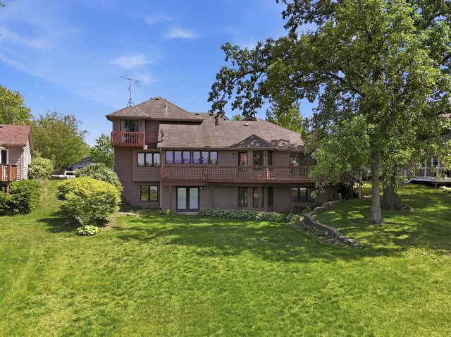 534 Whispering Pines Road, Lindenhurst, IL 60046
