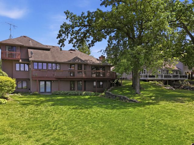 534 Whispering Pines Road, Lindenhurst, IL 60046