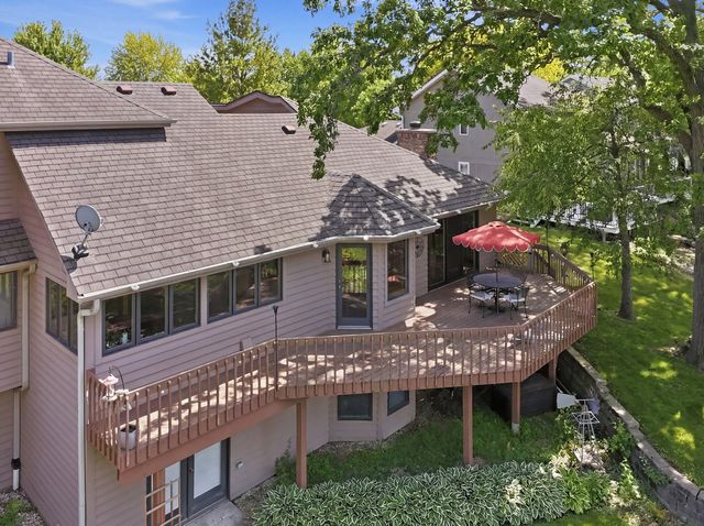 534 Whispering Pines Road, Lindenhurst, IL 60046