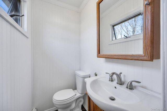 46 Serene Place, Hauppauge, NY 11788