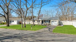 46 Serene Place, Hauppauge, NY 11788