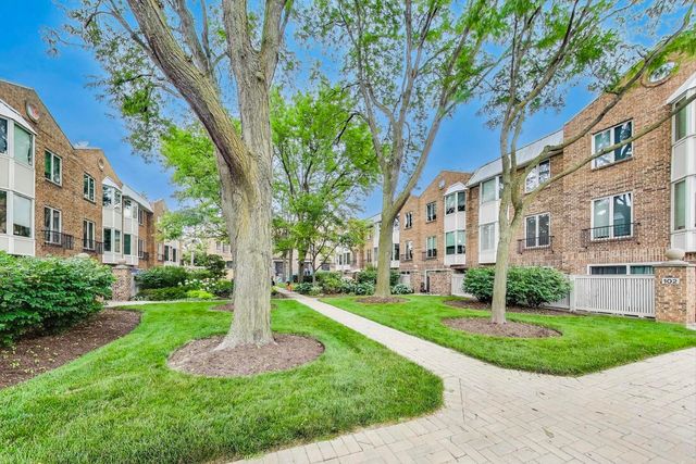 108 Bishop Quarter Lane, Oak Park, IL 60302