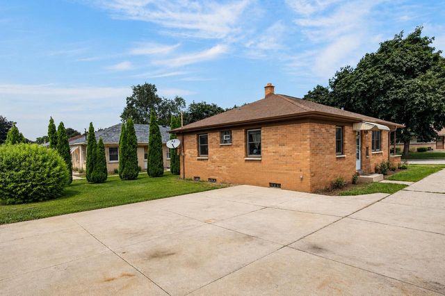8109 W Potomac AVENUE, Milwaukee, WI 53218