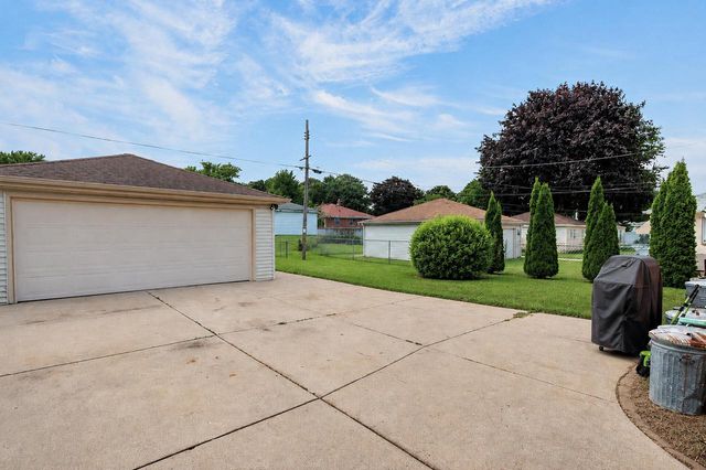 8109 W Potomac AVENUE, Milwaukee, WI 53218