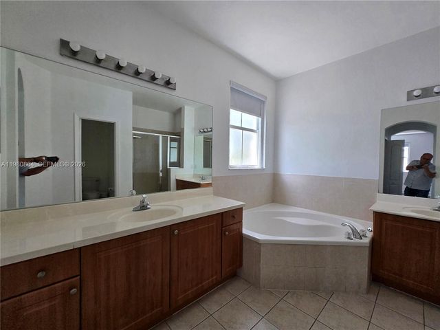 8402 NW 114th Path 8402, Doral, FL 33178