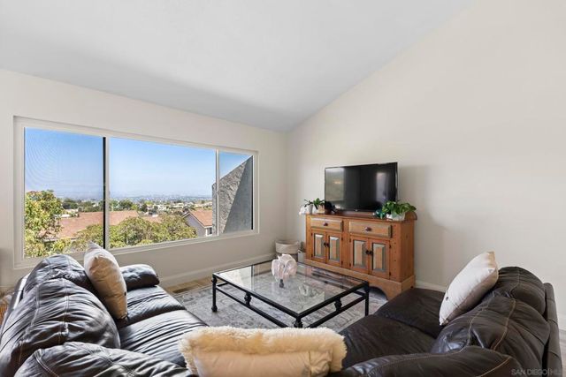 6567 Caminito Catalan, La Jolla, CA 92037