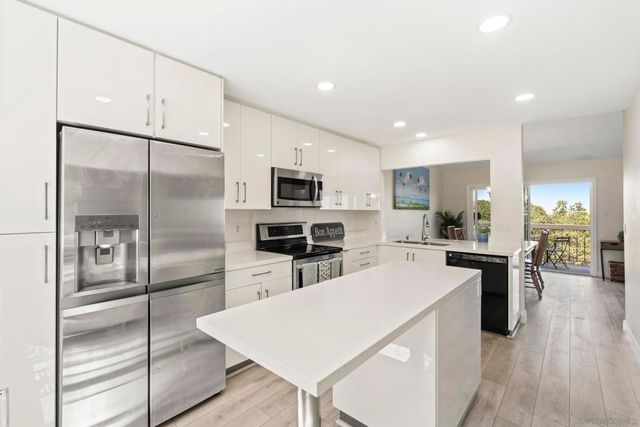 6567 Caminito Catalan, La Jolla, CA 92037