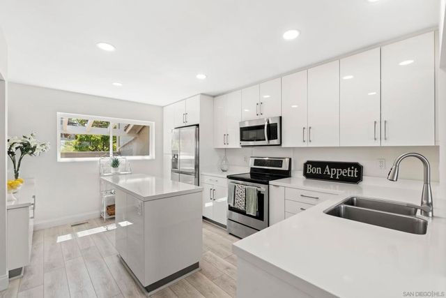 6567 Caminito Catalan, La Jolla, CA 92037