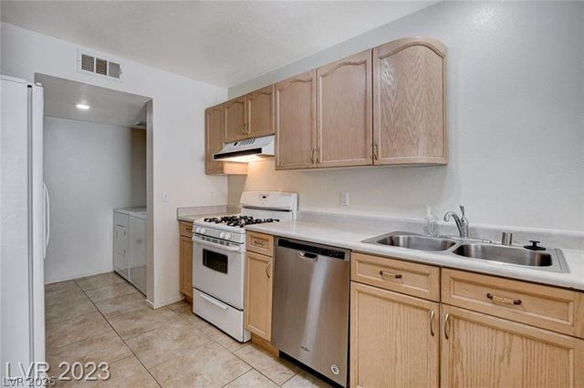 8429 Sewards Bluff Avenue, Las Vegas, NV 89129