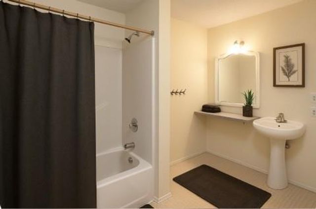 512 Town And Country Drive, El Campo, TX 77437