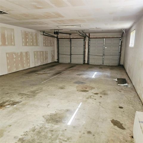 512 Town And Country Drive, El Campo, TX 77437