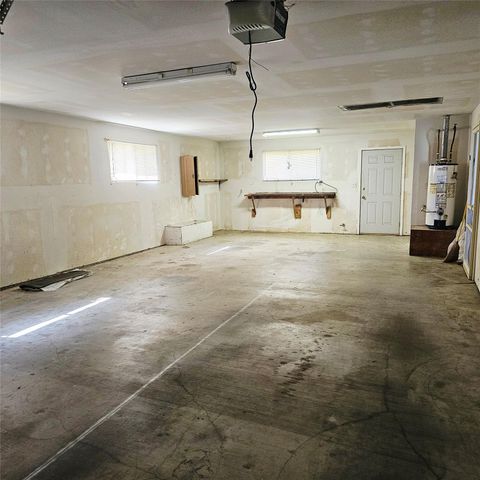 512 Town And Country Drive, El Campo, TX 77437