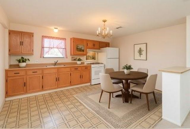 512 Town And Country Drive, El Campo, TX 77437