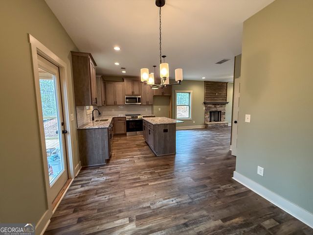 18 Creek Bend Point, Cleveland, GA 30528