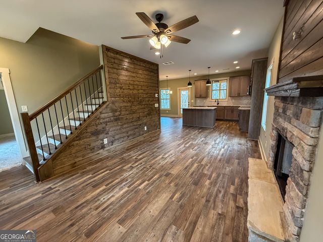 18 Creek Bend Point, Cleveland, GA 30528