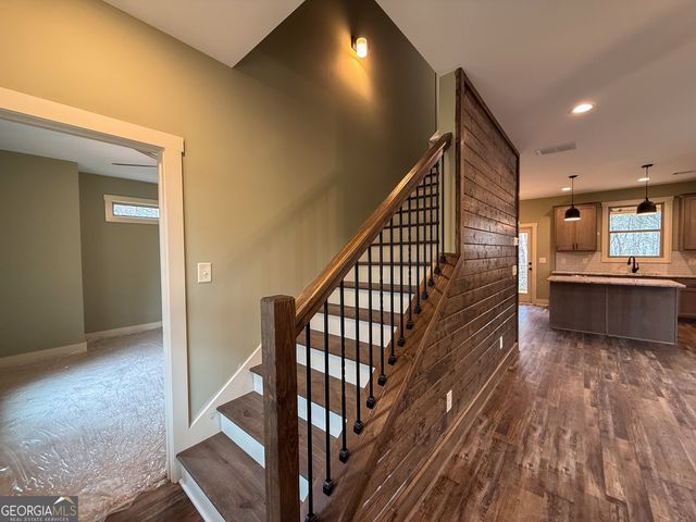 18 Creek Bend Point, Cleveland, GA 30528