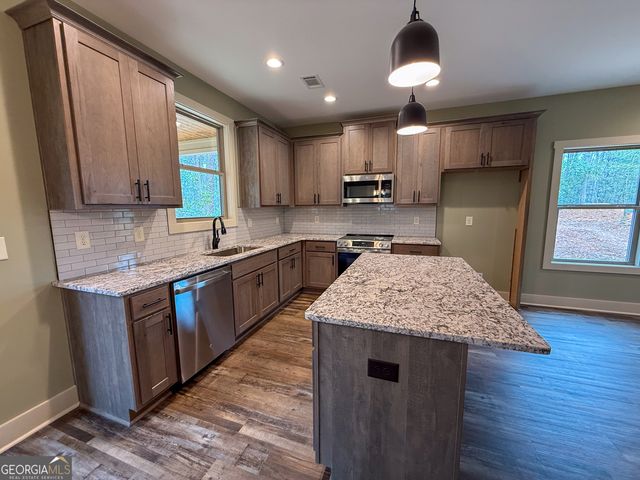 18 Creek Bend Point, Cleveland, GA 30528