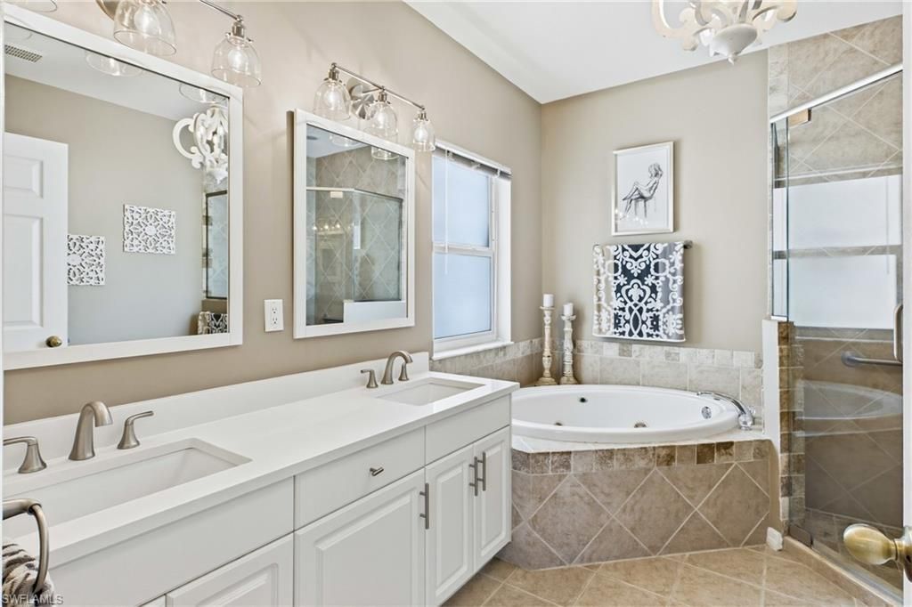 Image 13 of property listing at 2658 SW 31st LN, Cape Coral, FL 33914