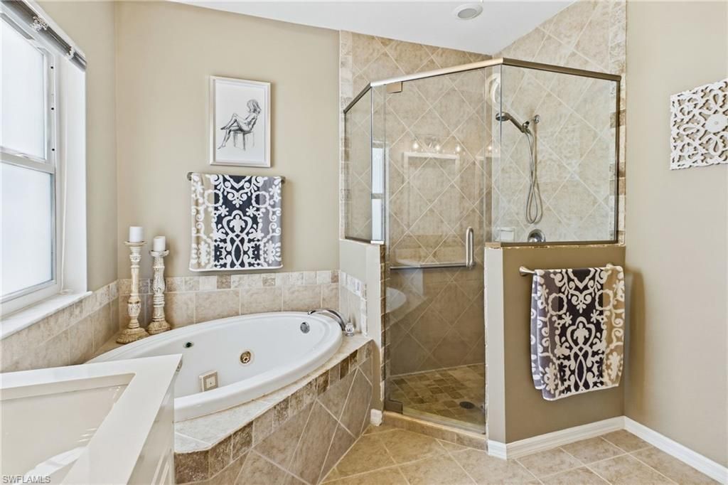 Image 14 of property listing at 2658 SW 31st LN, Cape Coral, FL 33914