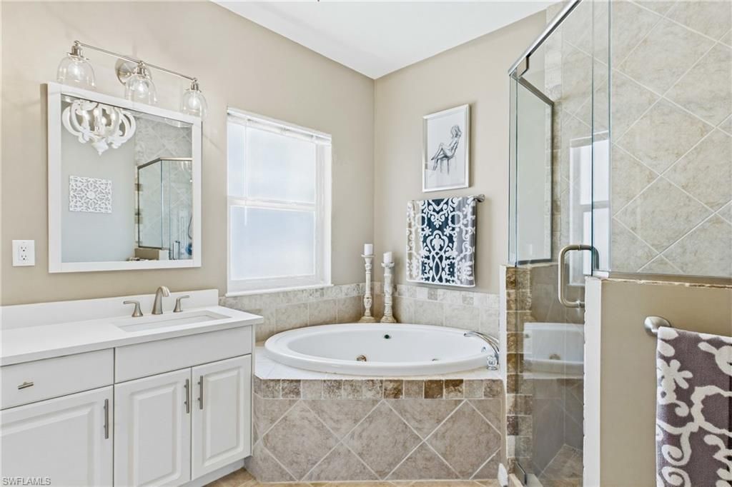 Image 15 of property listing at 2658 SW 31st LN, Cape Coral, FL 33914