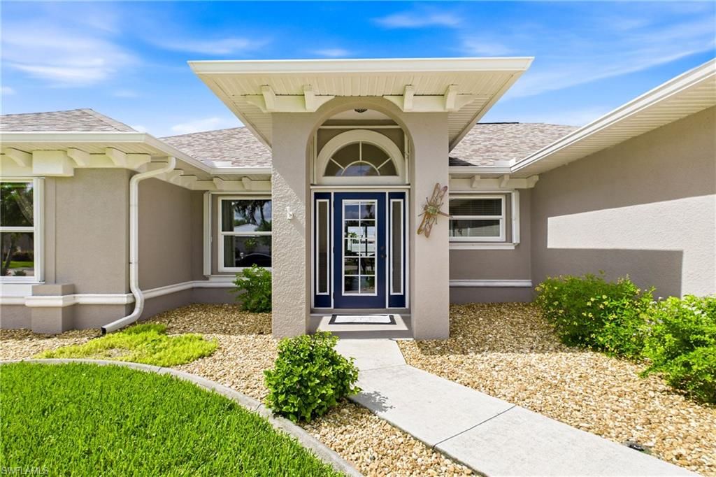 Image 2 of property listing at 2658 SW 31st LN, Cape Coral, FL 33914