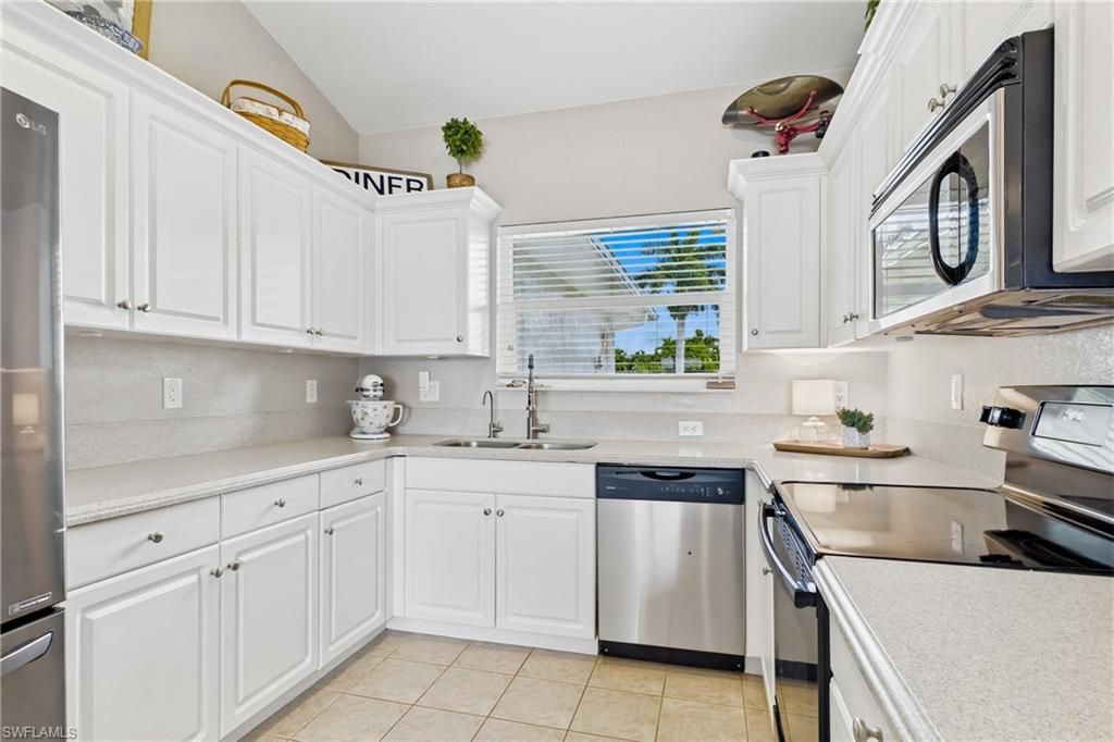 Image 20 of property listing at 2658 SW 31st LN, Cape Coral, FL 33914