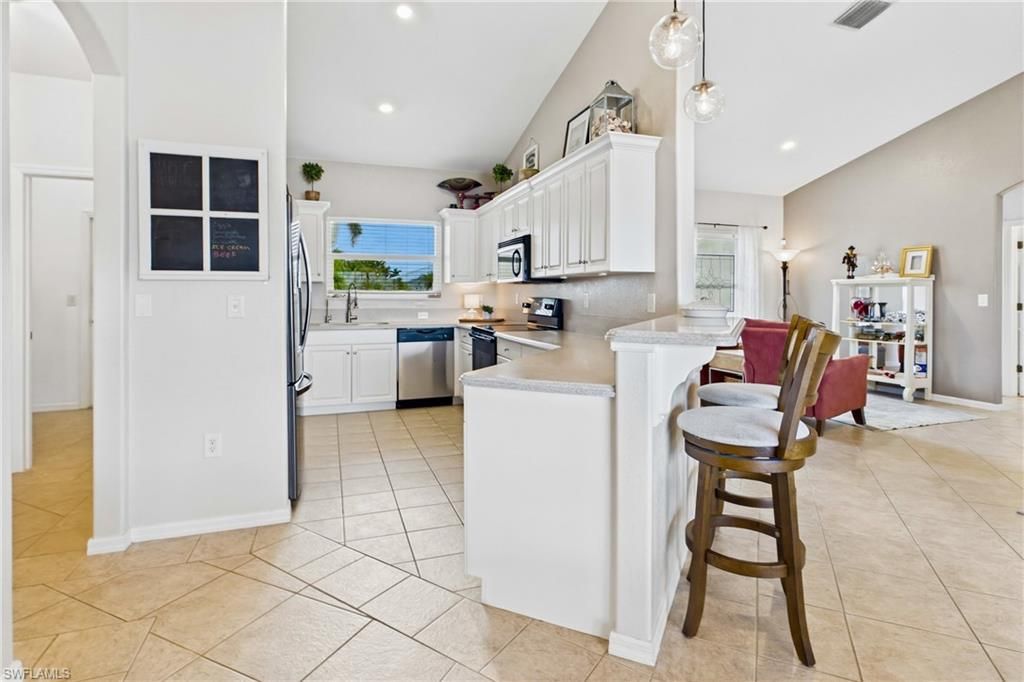 Image 22 of property listing at 2658 SW 31st LN, Cape Coral, FL 33914