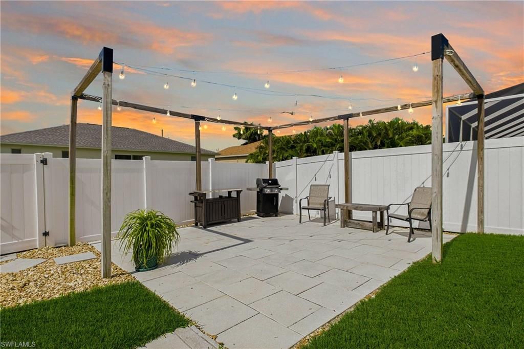 Image 35 of property listing at 2658 SW 31st LN, Cape Coral, FL 33914