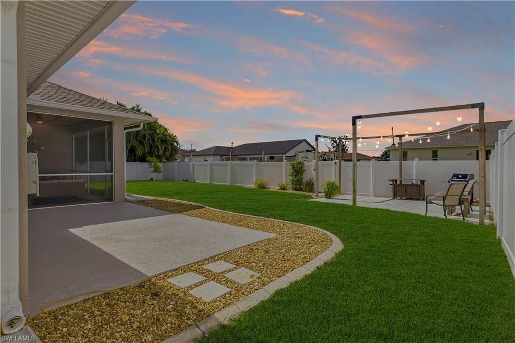 Image 36 of property listing at 2658 SW 31st LN, Cape Coral, FL 33914