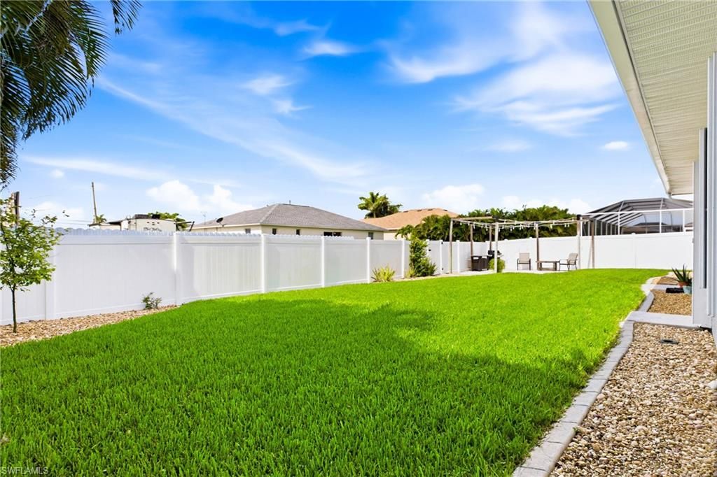 Image 39 of property listing at 2658 SW 31st LN, Cape Coral, FL 33914