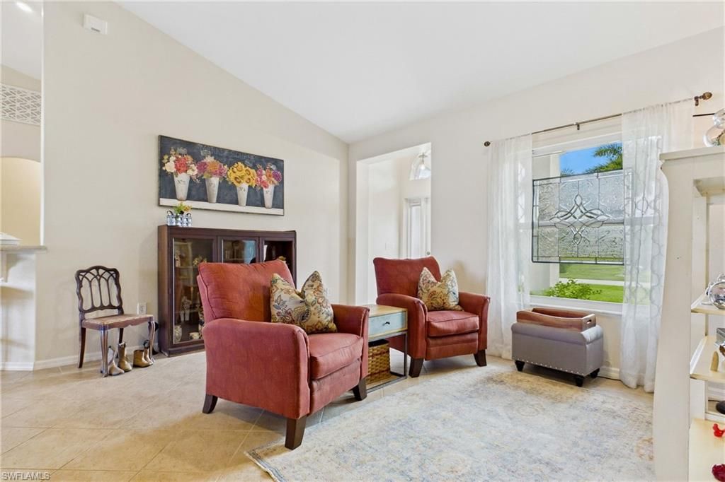 Image 4 of property listing at 2658 SW 31st LN, Cape Coral, FL 33914