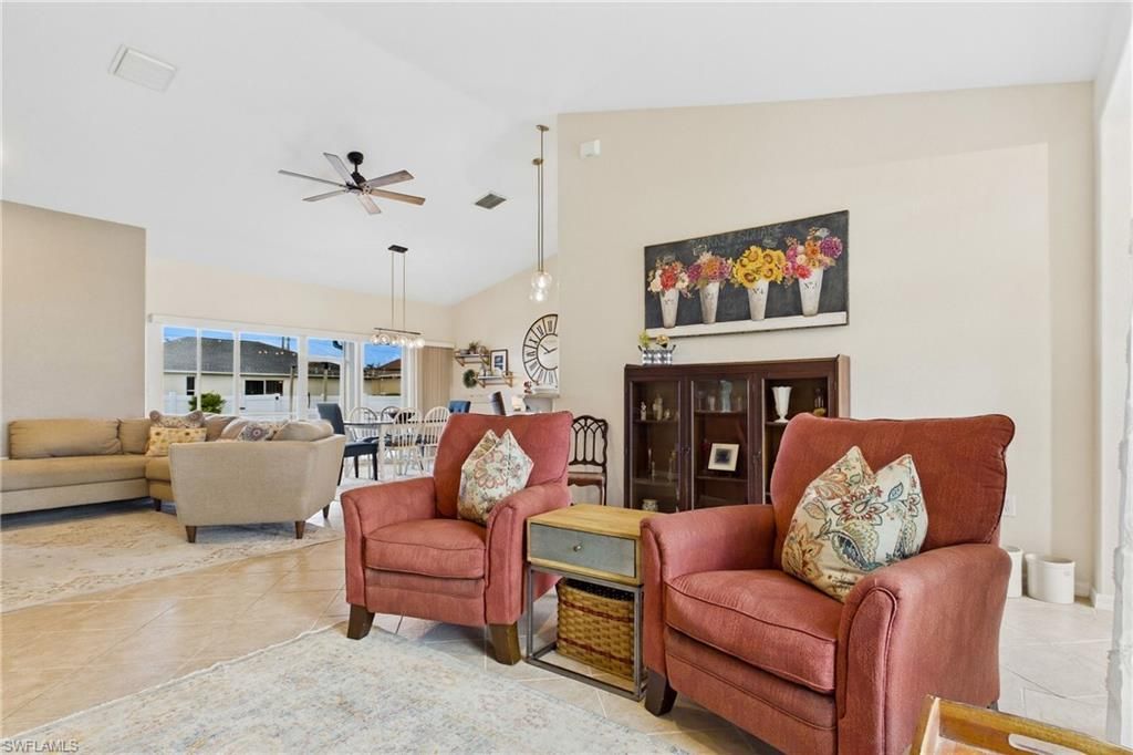 Image 5 of property listing at 2658 SW 31st LN, Cape Coral, FL 33914
