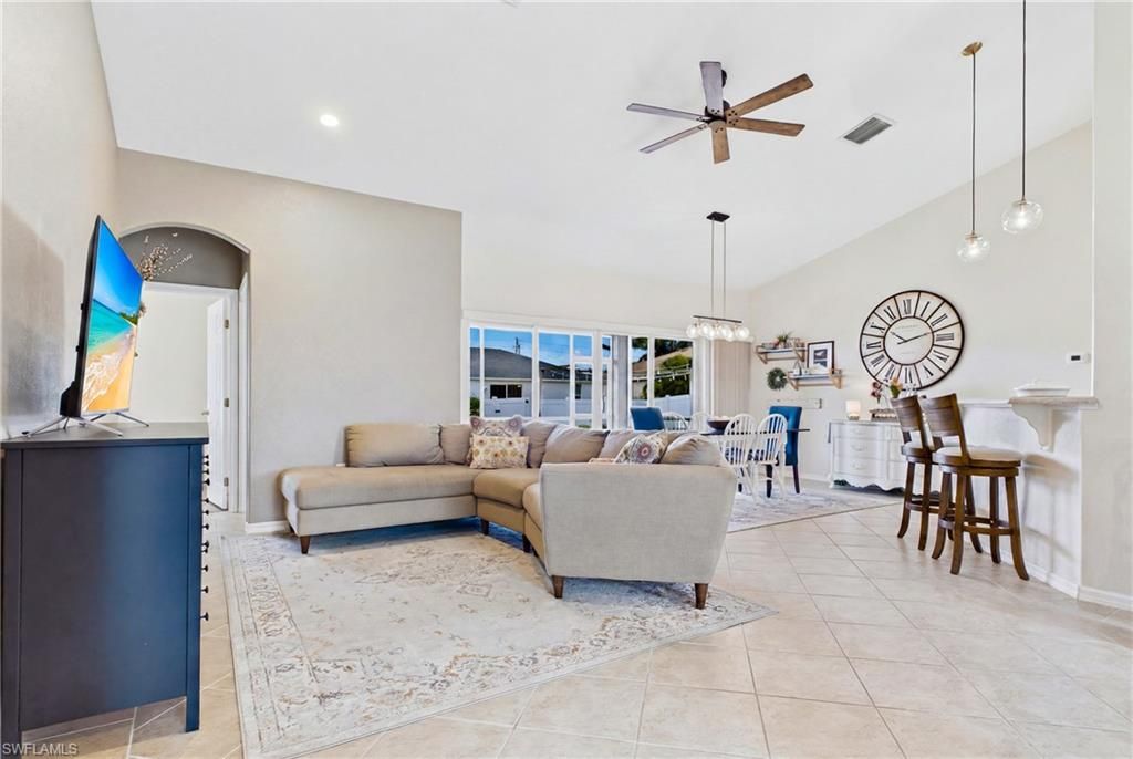 Image 6 of property listing at 2658 SW 31st LN, Cape Coral, FL 33914