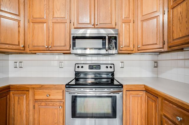 8811 W Britton Ct, Wichita, KS 67205